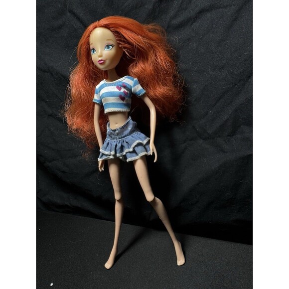 Winx Club 11.5 Bloom Basic Fashion Doll Everyday Collection - Picture 4 of 9